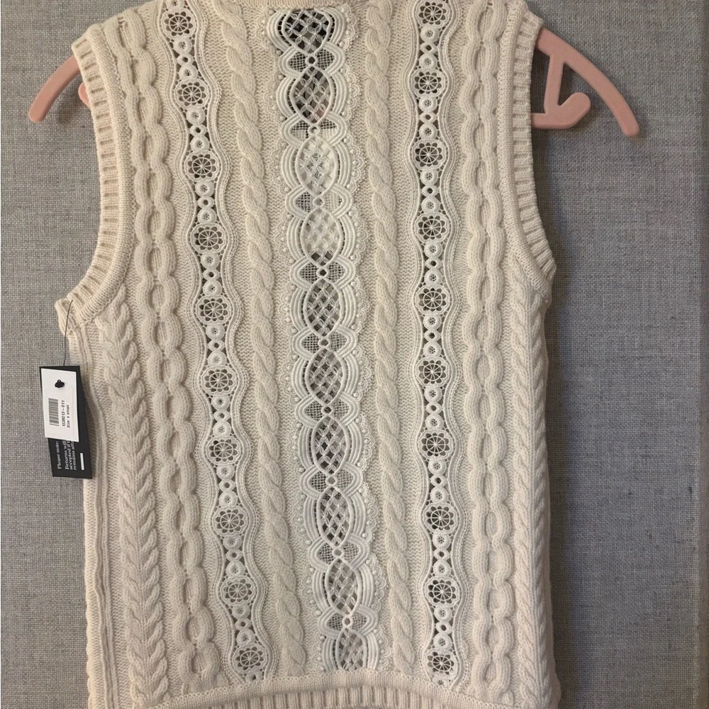 Sea Cream Knit Sleeveless Sweater - Picture 2 of 3